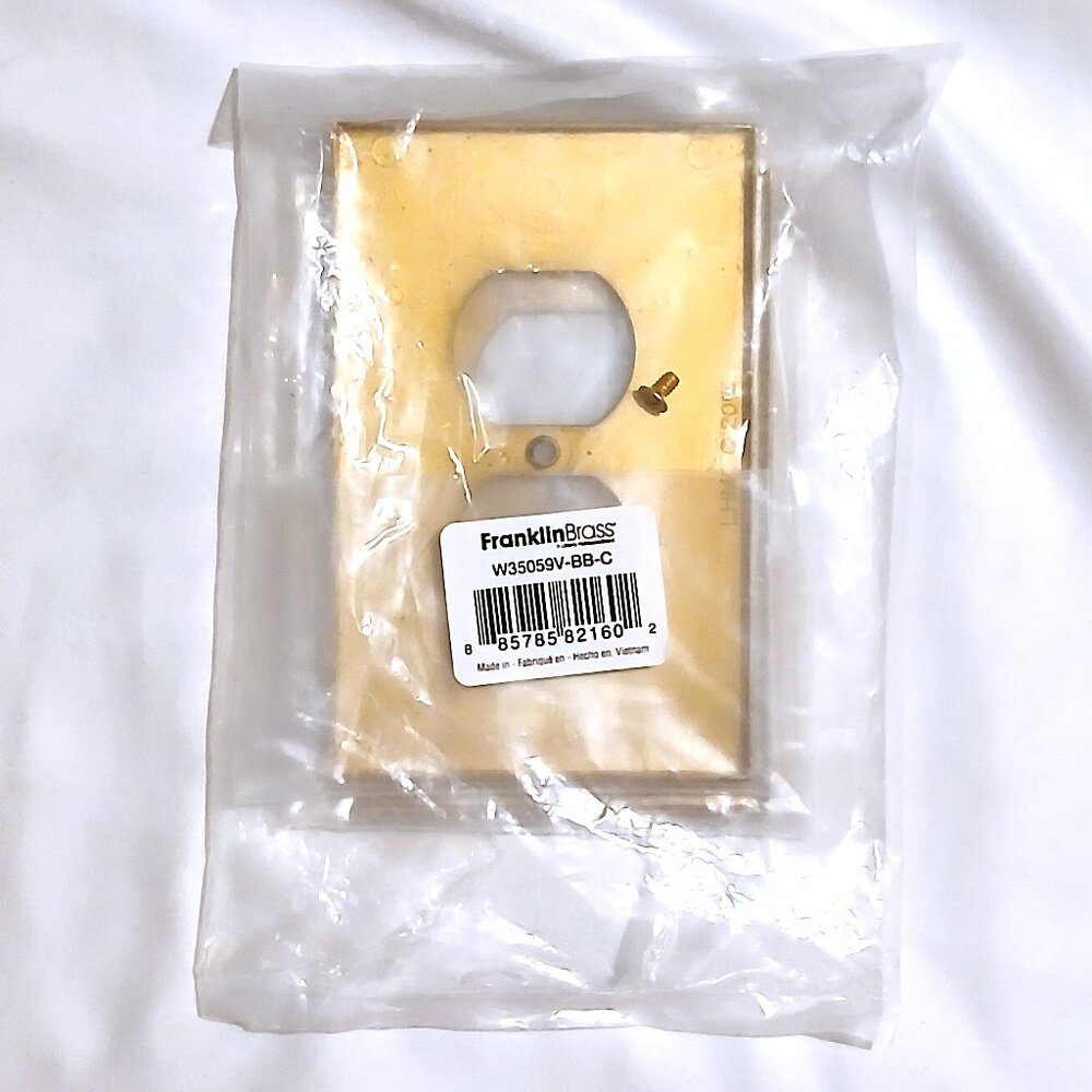 Lot 2x 2015 LHMC Liberty Hardware Metal Electrical Outlet Plate Cover Brass Tone - Picture 6 of 7